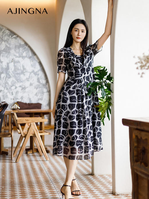 【商场同款】阿菁娜夏季新款桑蚕丝V领收腰A摆印花连衣裙A30X112100 商品图1