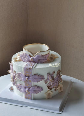 紫色纹样旗袍蛋糕