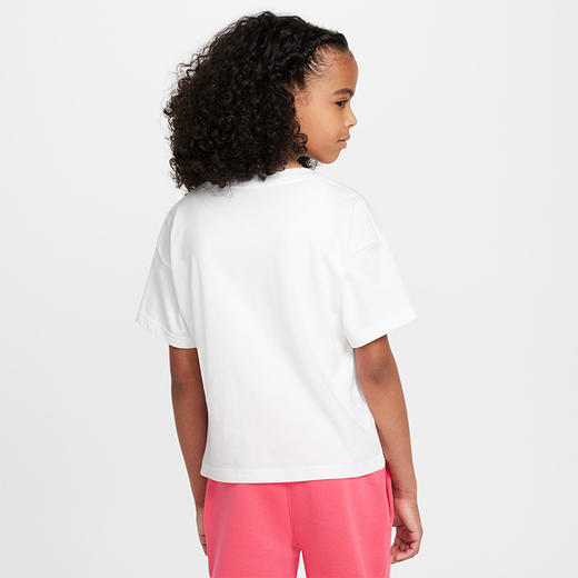 Nike Sportswear 大童（女孩）T恤 FZ5538 商品图5