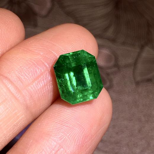 3.83ct 祖母绿裸石 商品图3