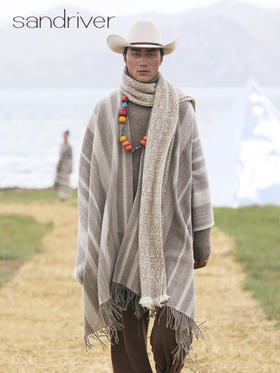 sandriver青海羊绒条纹相间提花流苏斗篷