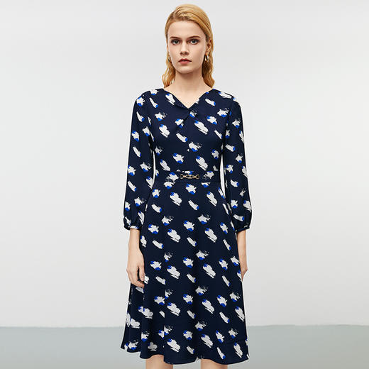 EITIE爱特爱收腰设计V领气质通勤印花连衣裙秋季新款7907629 商品图3