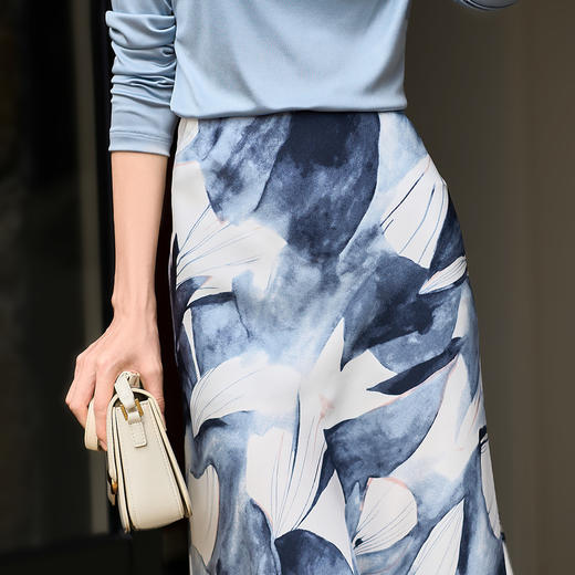 米思阳2026夏季新款轻奢油画风印花半身裙缎面垂顺气质裙子女3821 商品图4