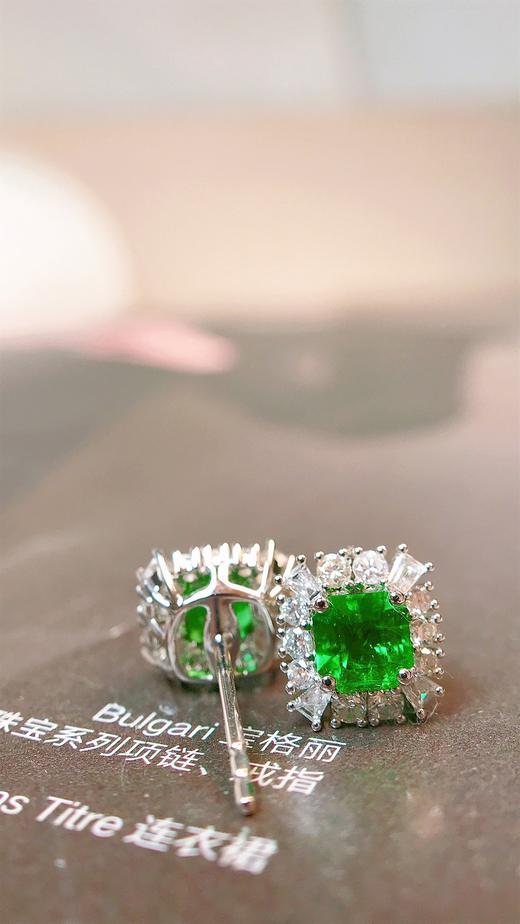 0.87ct 祖母绿耳钉 商品图1