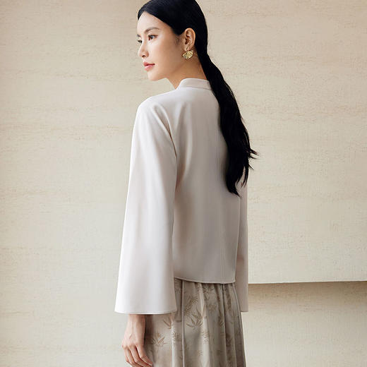 玳莎V领收腰修身衬衫2024年秋季新款气质通勤职业缎面长袖上衣女  EC31305 商品图3