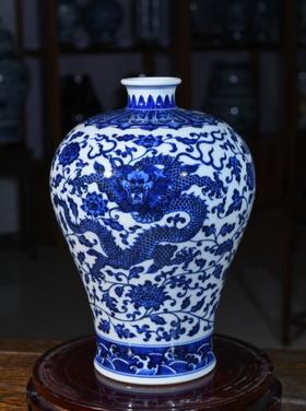 青花缠枝龙纹梅瓶
