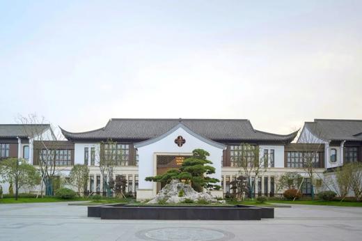 ★周末不加价★ ¥1399起/2间夜，宿【德清升华湖畔夜泊君亭酒店】享雅韵庭院房+早餐，锦鲤喂食，旅拍~另有拾光湖景庭院家庭房可选！有效期至2025年12月31日 商品图2