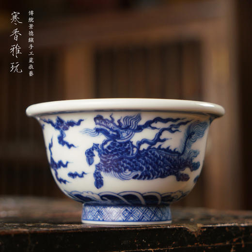 寒香雅玩青花仿明麒麟压手杯（缺货） 商品图0