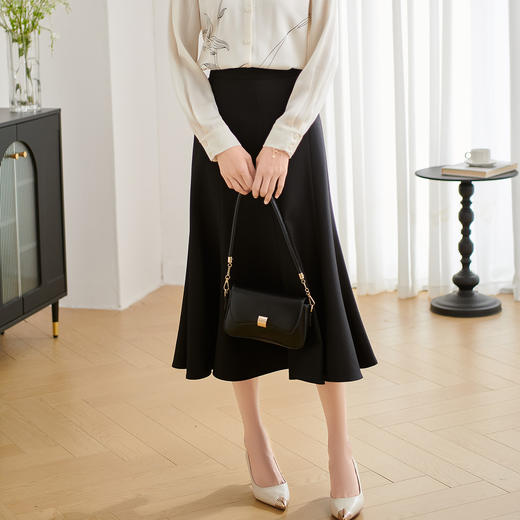 剩S 米思阳2026春季新款设计感黑色半身裙显瘦鱼尾裙a字大裙摆短裙女3168 商品图3