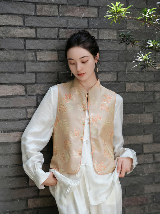 盛唐婧 |真丝异色罗梅花三弄马甲 商品图0