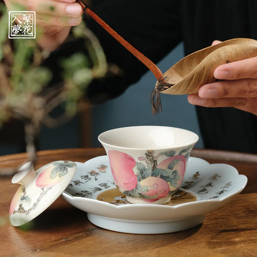 繁花入梦 露湿芳桃二才盖碗     微云霞绮二才盖碗  黑地描银-墨彩金蝶二才盖碗 商品图1