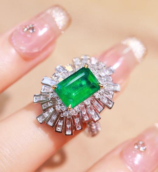 2.35ct 8.7mm 祖母绿戒指 商品图1