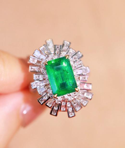 2.35ct 8.7mm 祖母绿戒指 商品图4