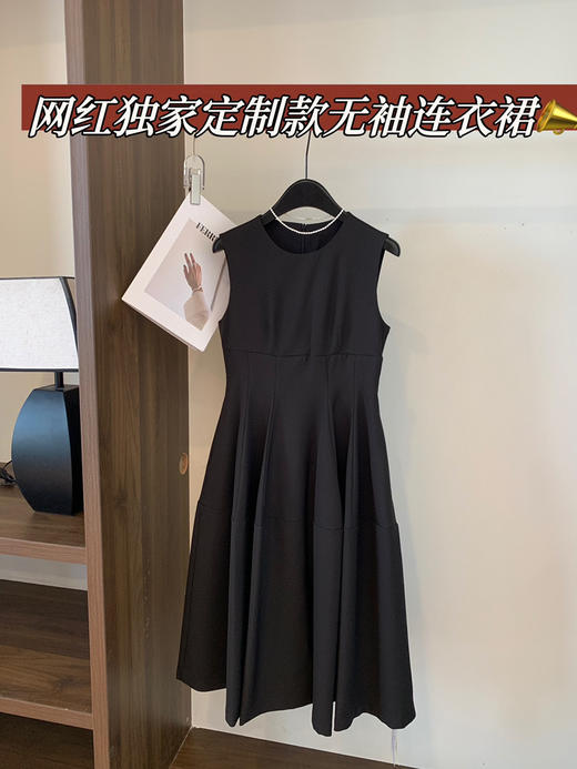 高定无袖连衣裙 商品图1