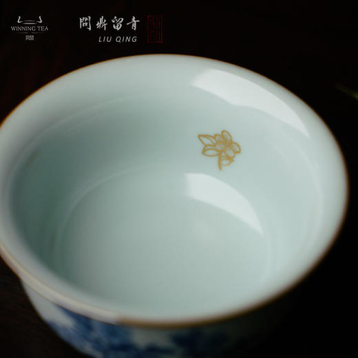 问鼎留青月白鸡缸杯（青花斗金鸡） 商品图1