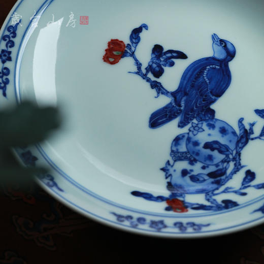 歲合山房俞强款青花釉里红石榴盘 商品图3