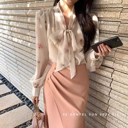 高品花朵蝴蝶结小衫 商品图3