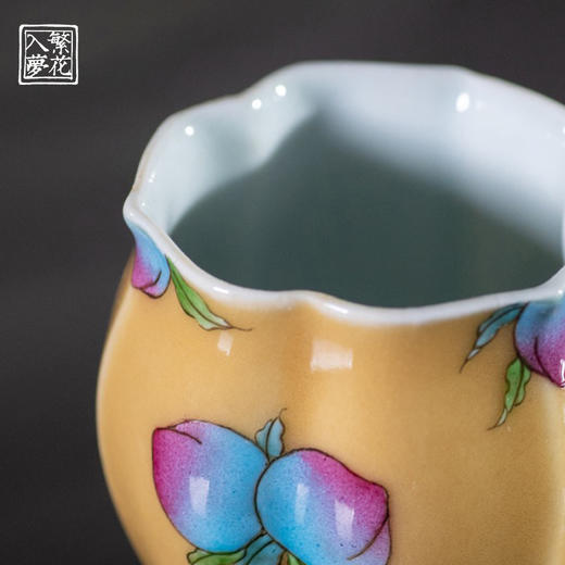 繁花入梦黄釉堇色丰桃小佛手杯 商品图4