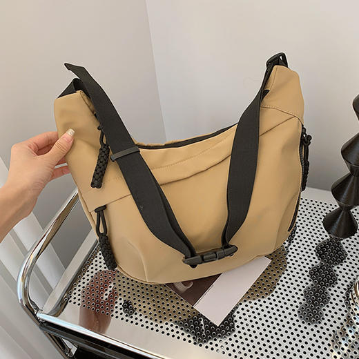 「四色可选！复古个性单肩包」新款休闲通勤大容量托特包时尚简约斜挎包箱包 商品图0