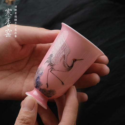 寒香窑乾隆粉彩 花香蝶舞高脚杯（缺货）锦雀春深高脚杯（缺货）李白红桃高脚(缺货) 游蝶觅蕊高脚杯（缺货） 商品图3