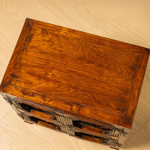 清 红木浮雕松树兰花百宝箱 商品图1