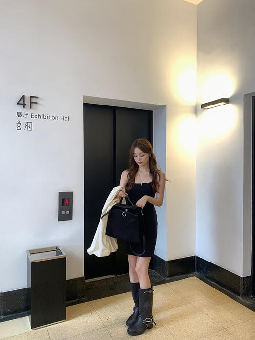 金蘑菇菇  休闲宽松冲锋衣女外套 黑色吊带连衣裙内搭2023新款 商品图4