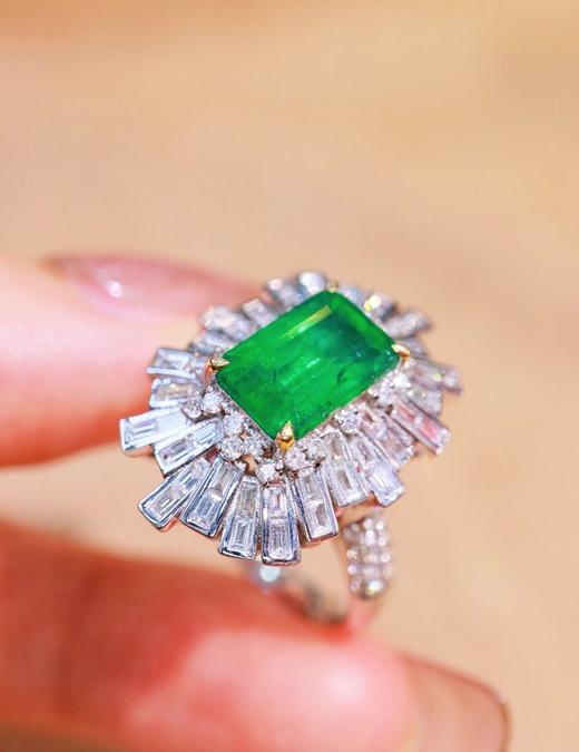 2.35ct 8.7mm 祖母绿戒指 商品图0