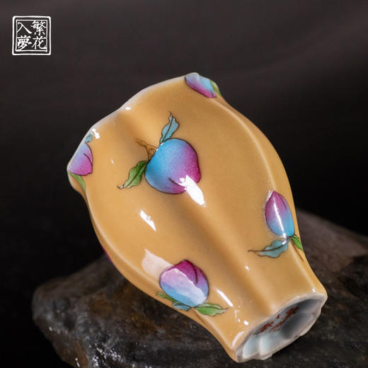 繁花入梦黄釉堇色丰桃小佛手杯 商品图2