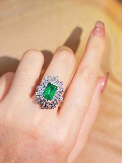 2.35ct 8.7mm 祖母绿戒指 商品图6