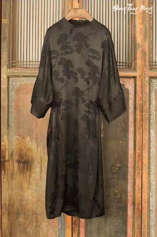 盛唐牡丹 |松鼠葡萄纹新中式挽袖长裙(成都万象城定做款） 商品图0