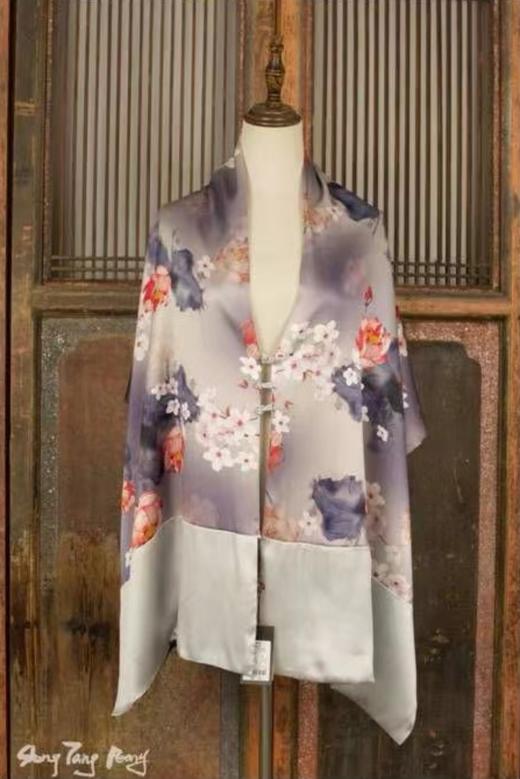 盛唐牡丹 |真丝盘扣披肩-荷花纹（福利品） 商品图0