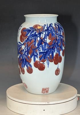 青花釉里红荔枝瓶