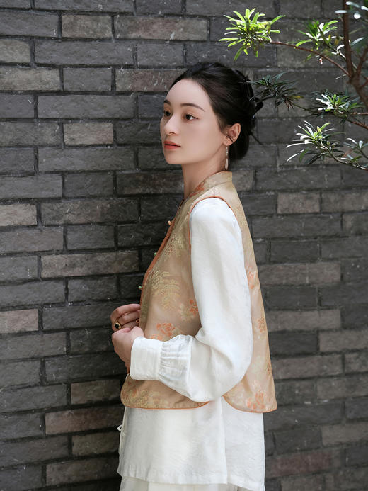 盛唐婧 |真丝异色罗梅花三弄马甲 商品图2