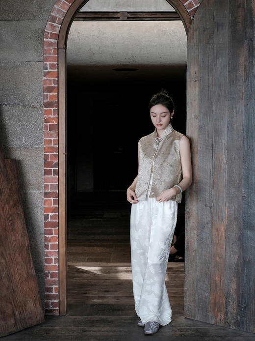 盛唐牡丹 |葭灰真丝宋锦对襟马甲 商品图11