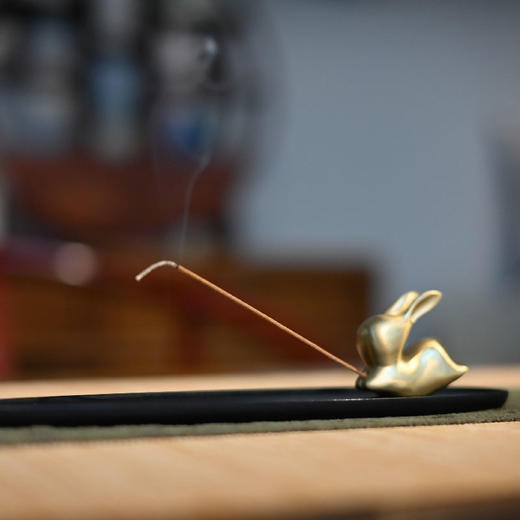 羽诗制造出品 瑞兔呈祥寿眉茶饼铜兔香插礼盒套装 商品图2