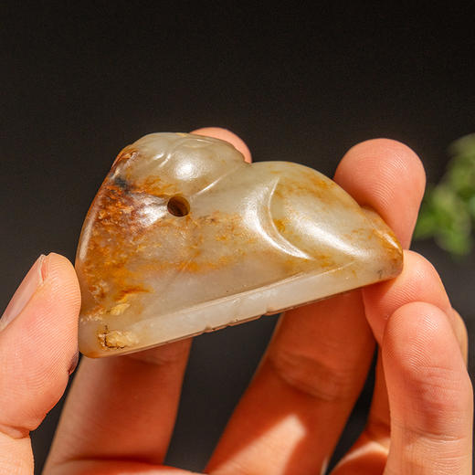 清 玉雕卧马把件 商品图2