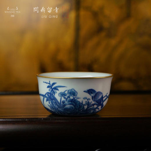 问鼎留青鸡缸杯（青花斗金雀枝灵） 商品图0