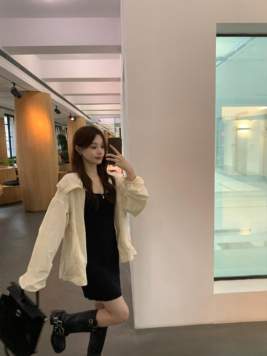 金蘑菇菇  休闲宽松冲锋衣女外套 黑色吊带连衣裙内搭2023新款 商品图3