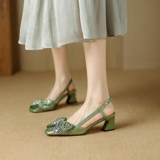 【预售5天】包头后空方头，水钻蝴蝶结粗跟凉鞋LD&6793 商品图0