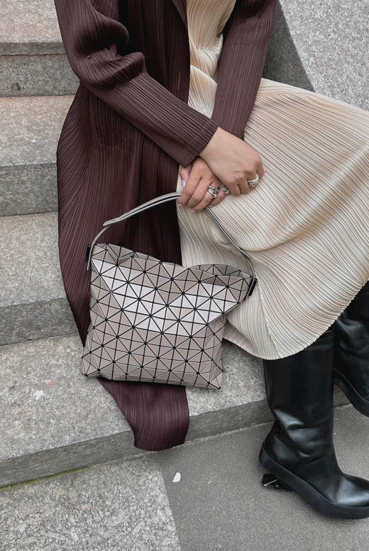 全系列🔥【三宅一生包包大合集】媲美专柜品质❗️支持任意对比，区别市场通货❌日本东丽株式会社直接材料供应商！纯原代工 ✅经典方盒&丘比特&双肩包等热门新款我们都有丨代购都要💰2k/3k 商品图2