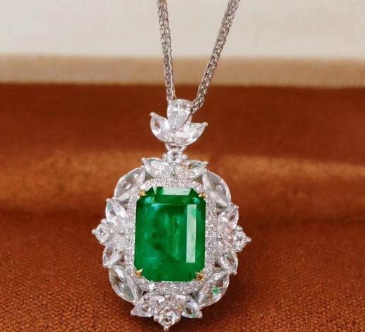 2.15ct 祖母绿吊坠 商品图3