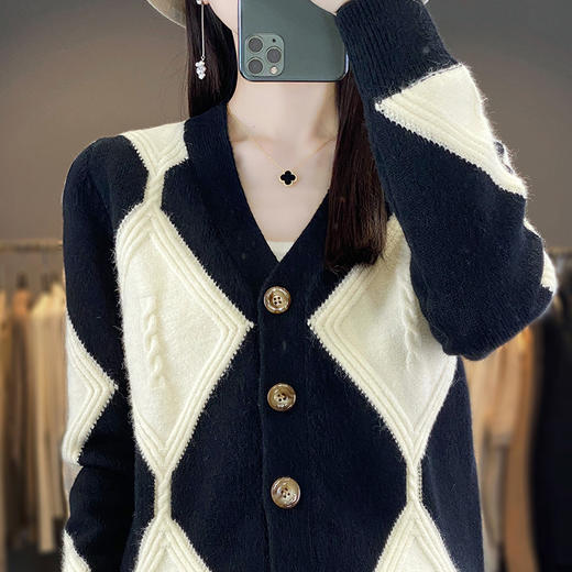 早秋拼色菱形格撞色时尚开衫针织衫女款打底上衣SZ2714 商品图3