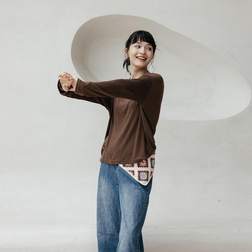 绽放旅行女装593朵/天丝羊毛弹力圆领柔软感落肩长袖文艺纯色T恤 商品图2