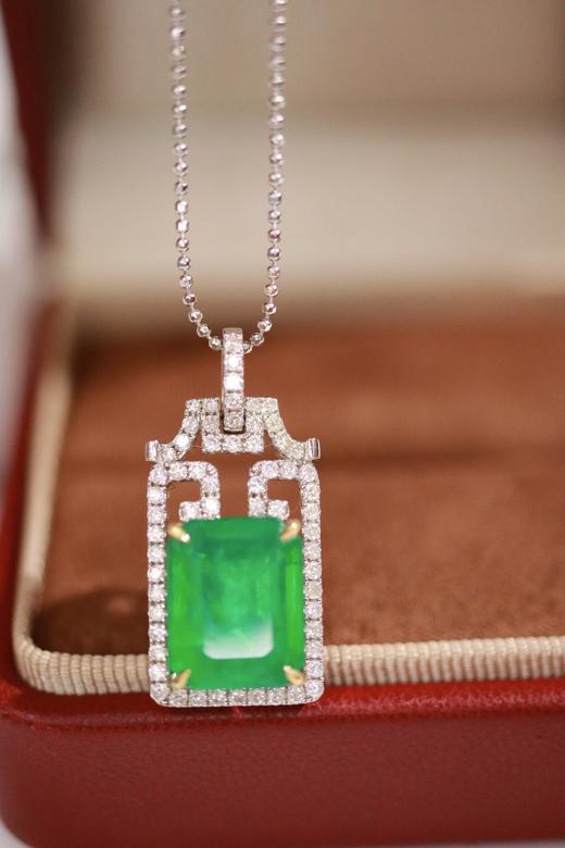 4.57ct 祖母绿吊坠 商品图1