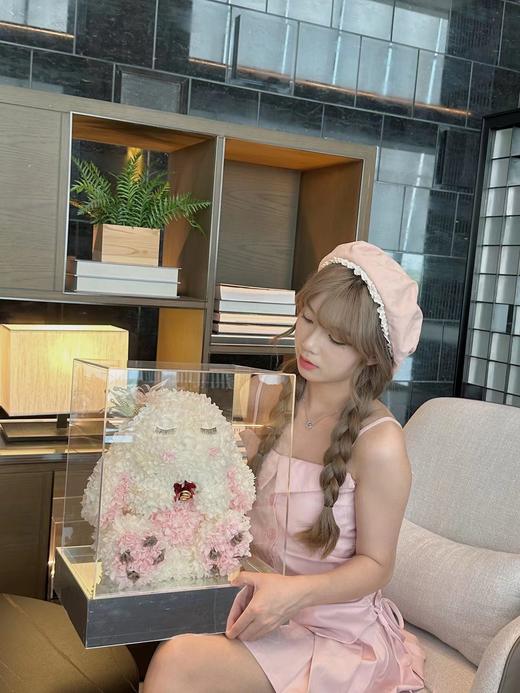 “兔”然好想你-------永生花告白兔亚克力镜面底礼盒 商品图0