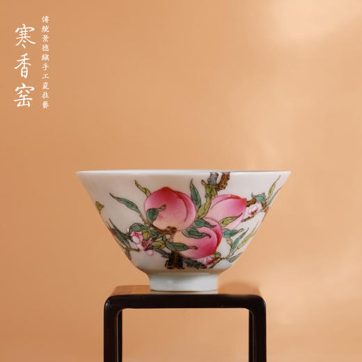 寒香窑乾隆粉彩过枝九桃斗笠杯  过枝九桃将军罐  过枝九桃撇口杯  过枝五桃僧帽公杯 九桃水洗  五桃直筒杯(缺货) 商品图3