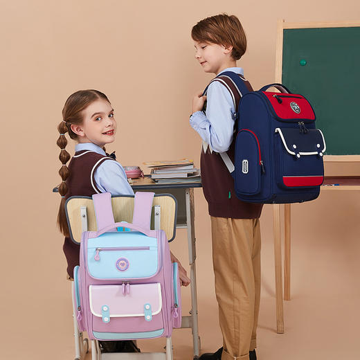 【开学季】2024 新款英伦风小学生男女生减负护脊书包高颜值大容量轻便双肩包 商品图1
