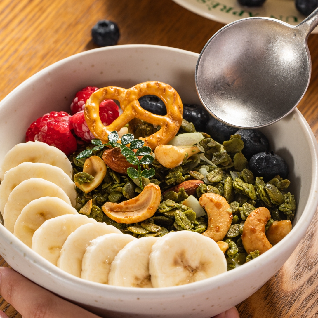 菜菜家抹茶羽衣甘蓝麦片|1分钟快手早餐！料多营养全