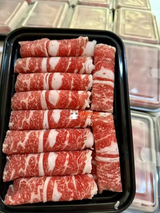 澳洲全血和牛肥牛肉卷  和牛哦！整条肉片割而成，横竖随机切。杜绝合成肉，卷卷分明，雪花美丽，肥瘦得宜，细嫩鲜美。 商品图1