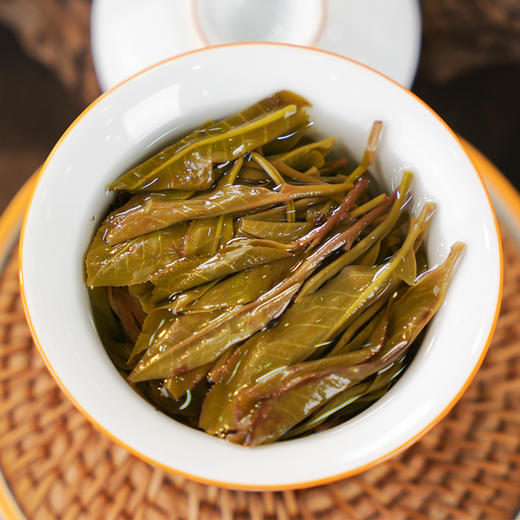 【大黑森林】2021年易武森林之巅，无人涉足、未被矮化的乔木古树，品质pk薄荷塘 普洱茶生茶 357克/饼 商品图1